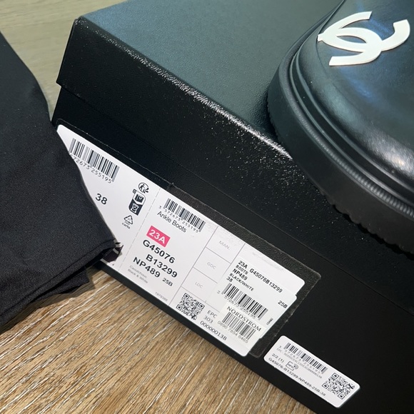 Chanel rain boots - Picture 7 of 13